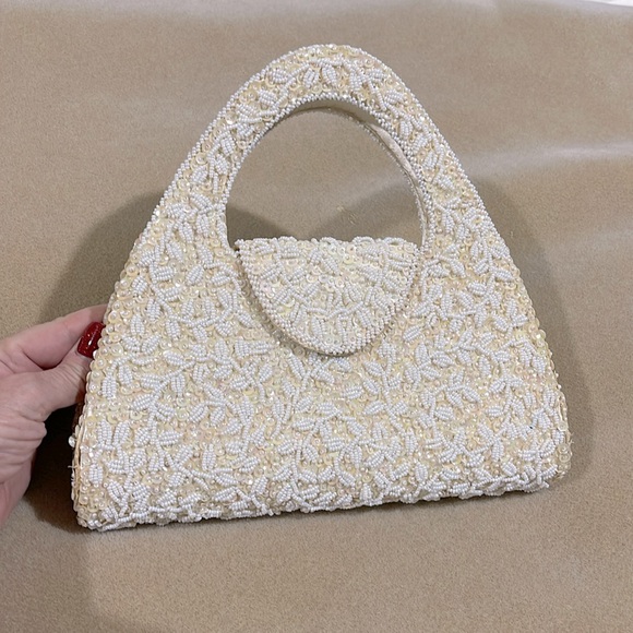 La Regale Handbags - VINTAGE 1960’s LA REGALE IVORY IRIDESCENT & WHITE PEARL FULLY BEADED EVENING BAG